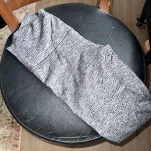 Lululemon leggings worn once no pickings, just like new. Willing to drop price